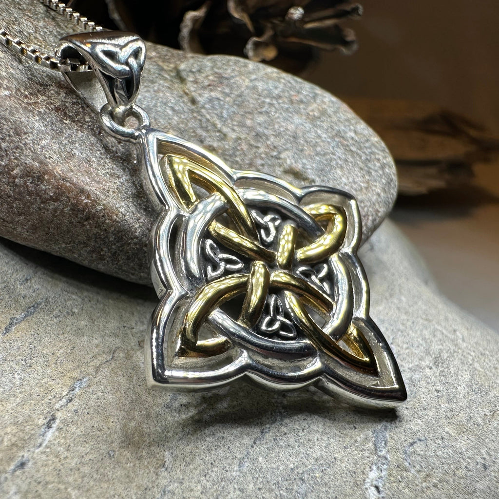 Classic Quaternary Knot Necklace