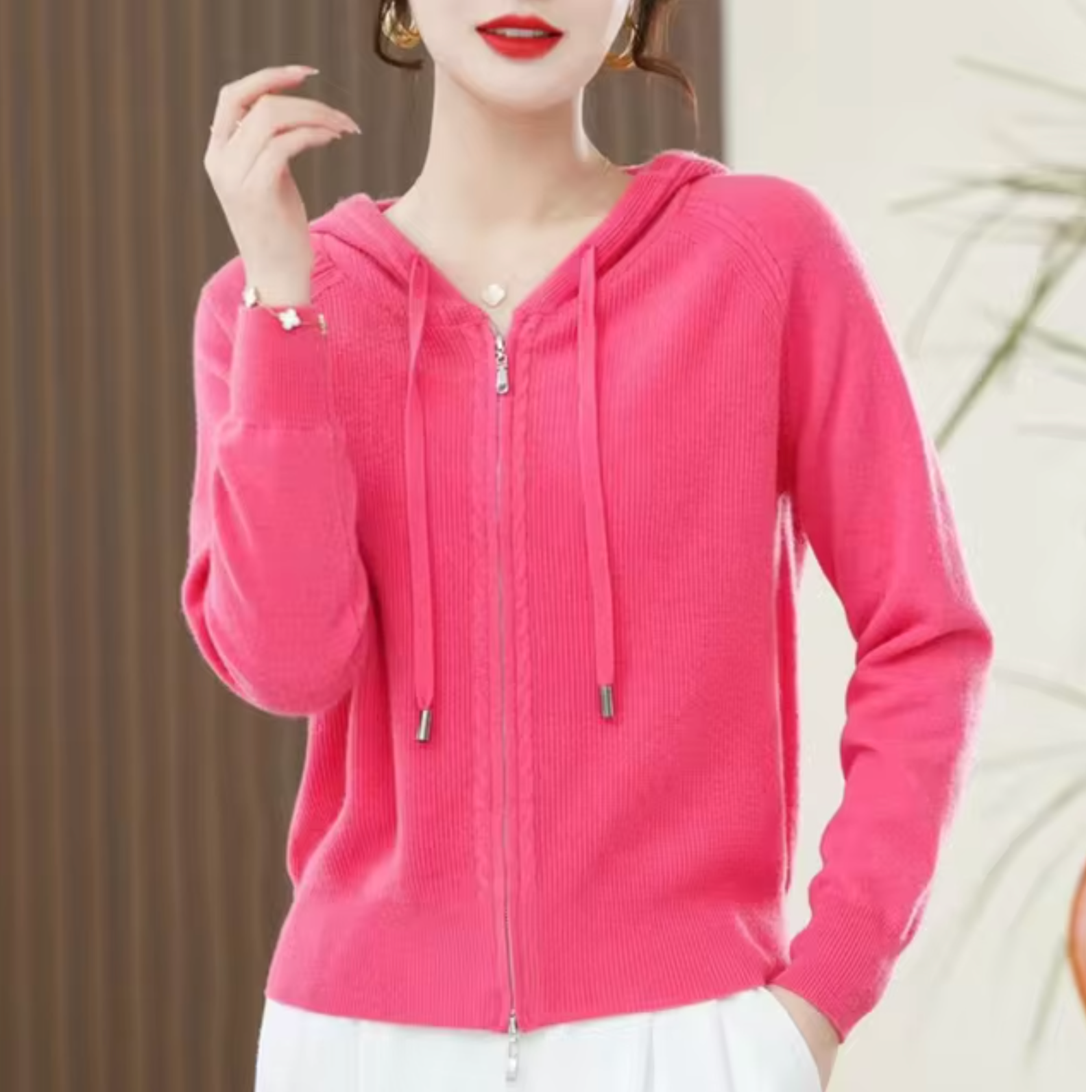 Kiana – Knitted Cashmere Hoodie