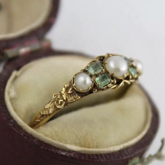 Elegant Green Stone & Pearl Ring