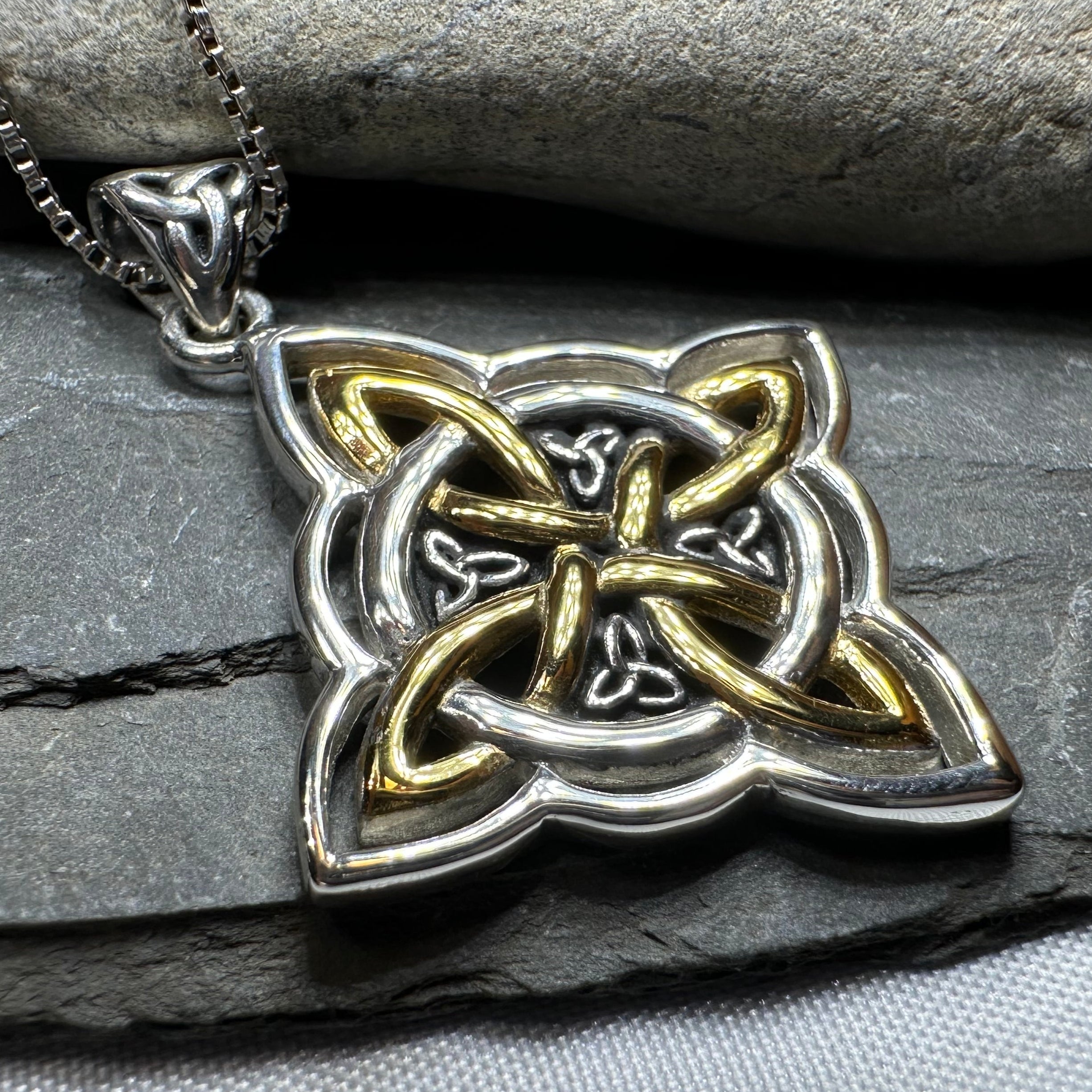 Classic Quaternary Knot Necklace