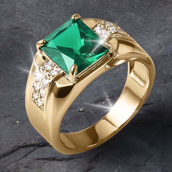 Vintage Green Brilliance Gold Ring