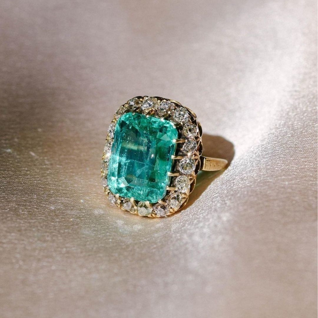 Elegant Green Gemstone 14K Gold Ring