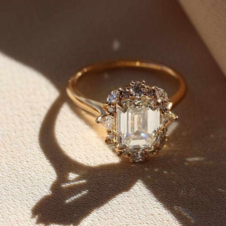 Elegant Brightness Golden Ring