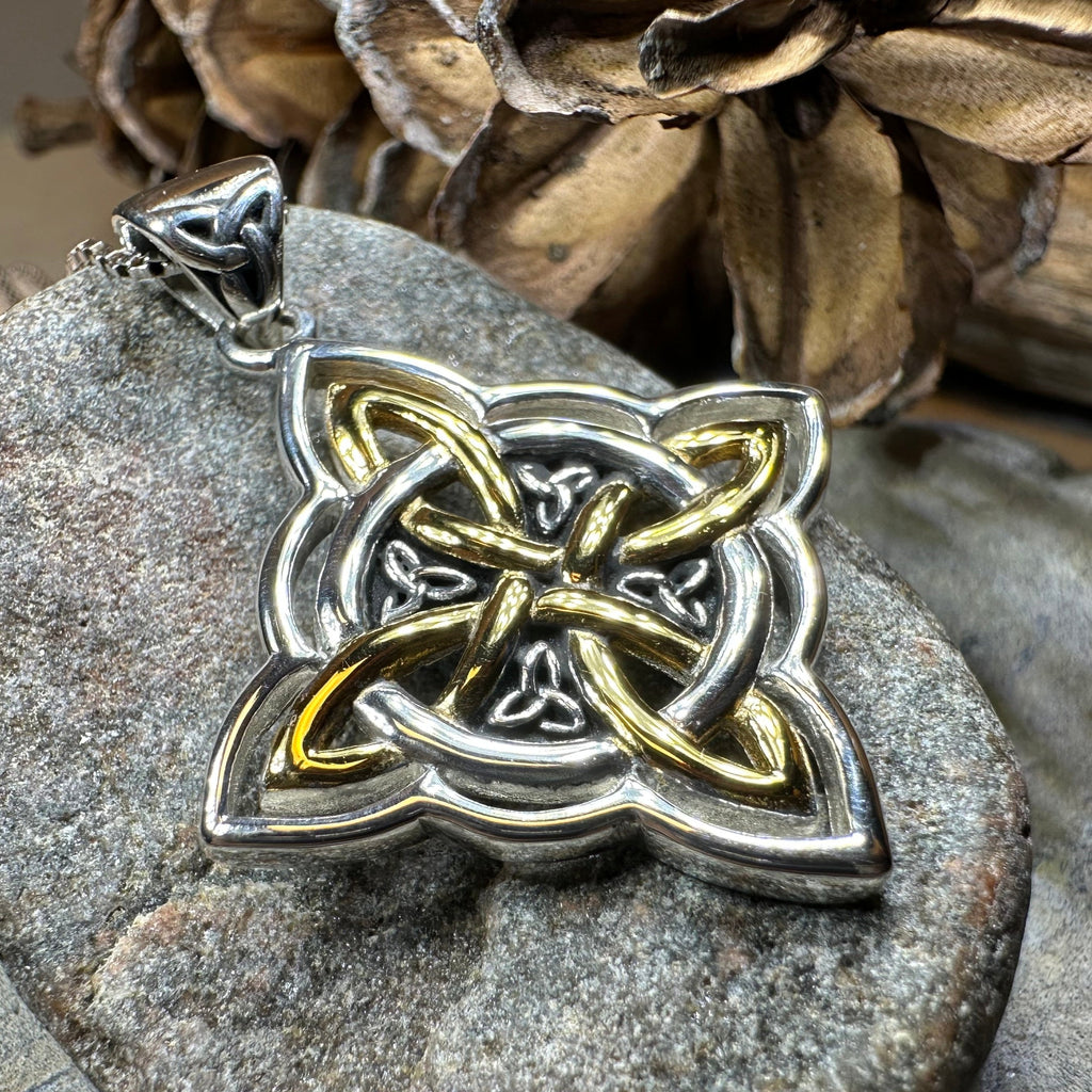 Classic Quaternary Knot Necklace