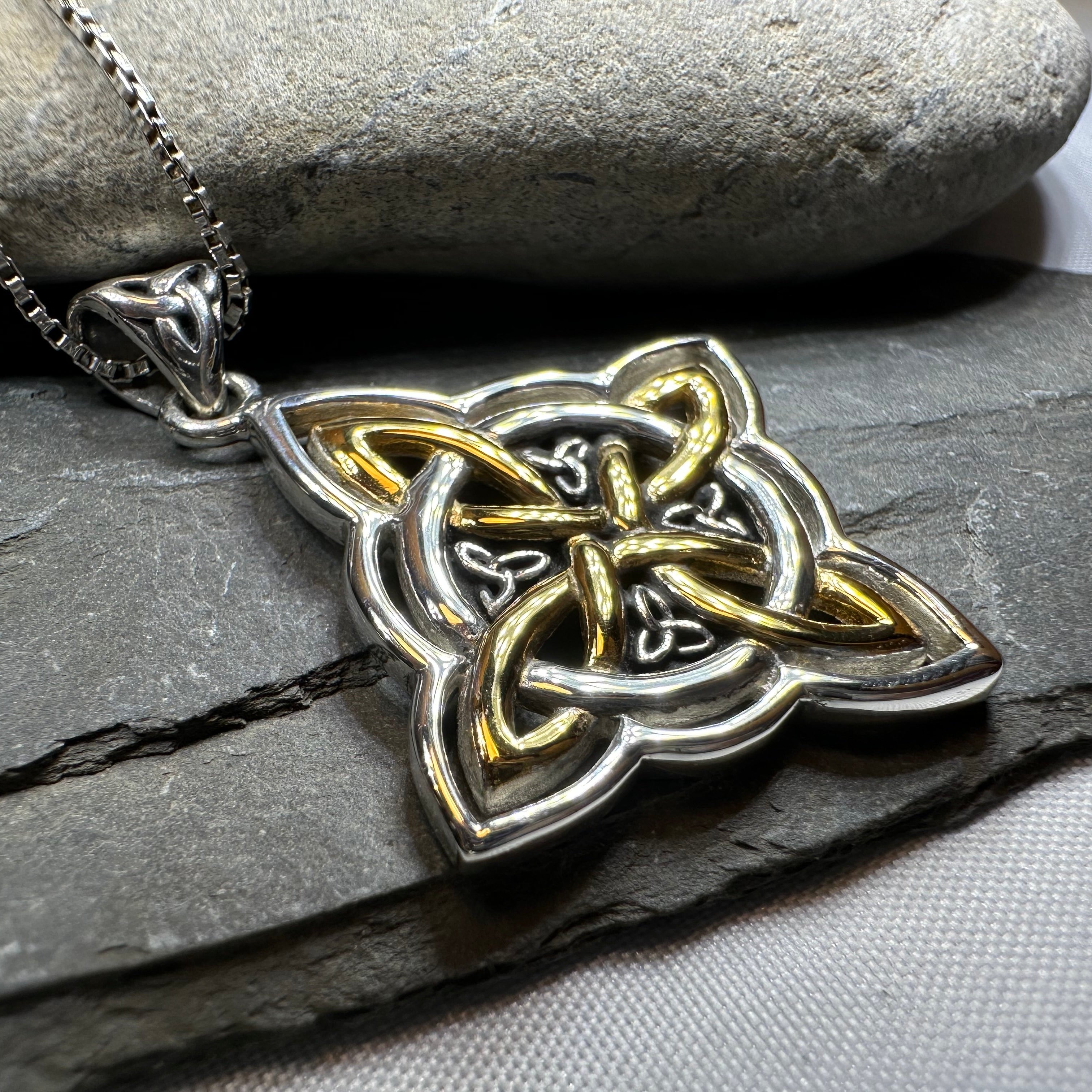 Classic Quaternary Knot Necklace