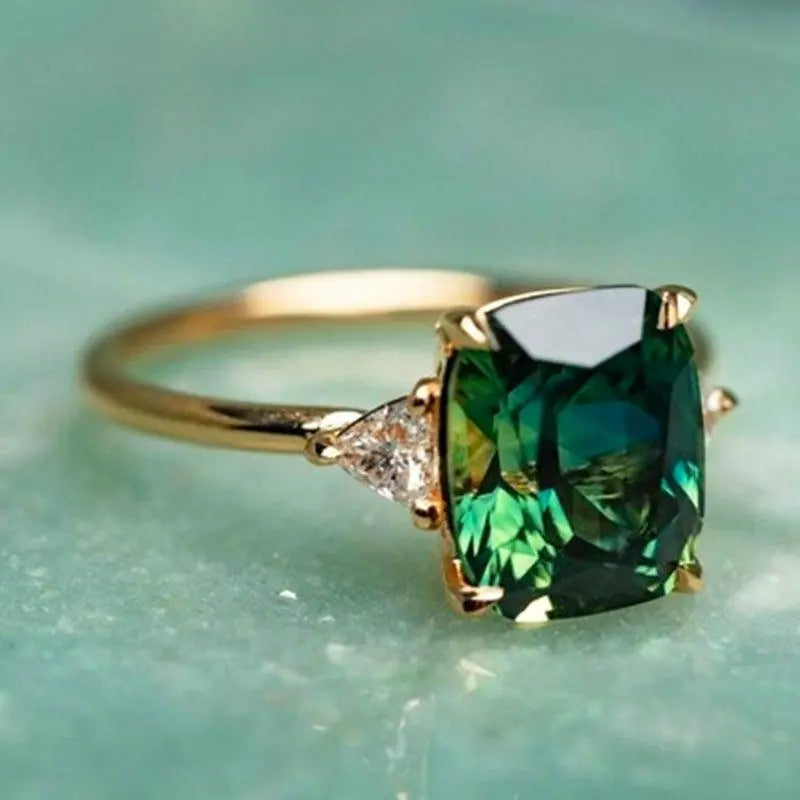 CopyElegant Square Emerald Ring