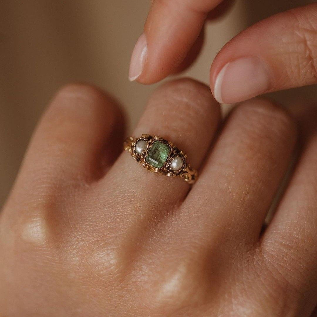 Elegant Green Crystal & Pearl Ring