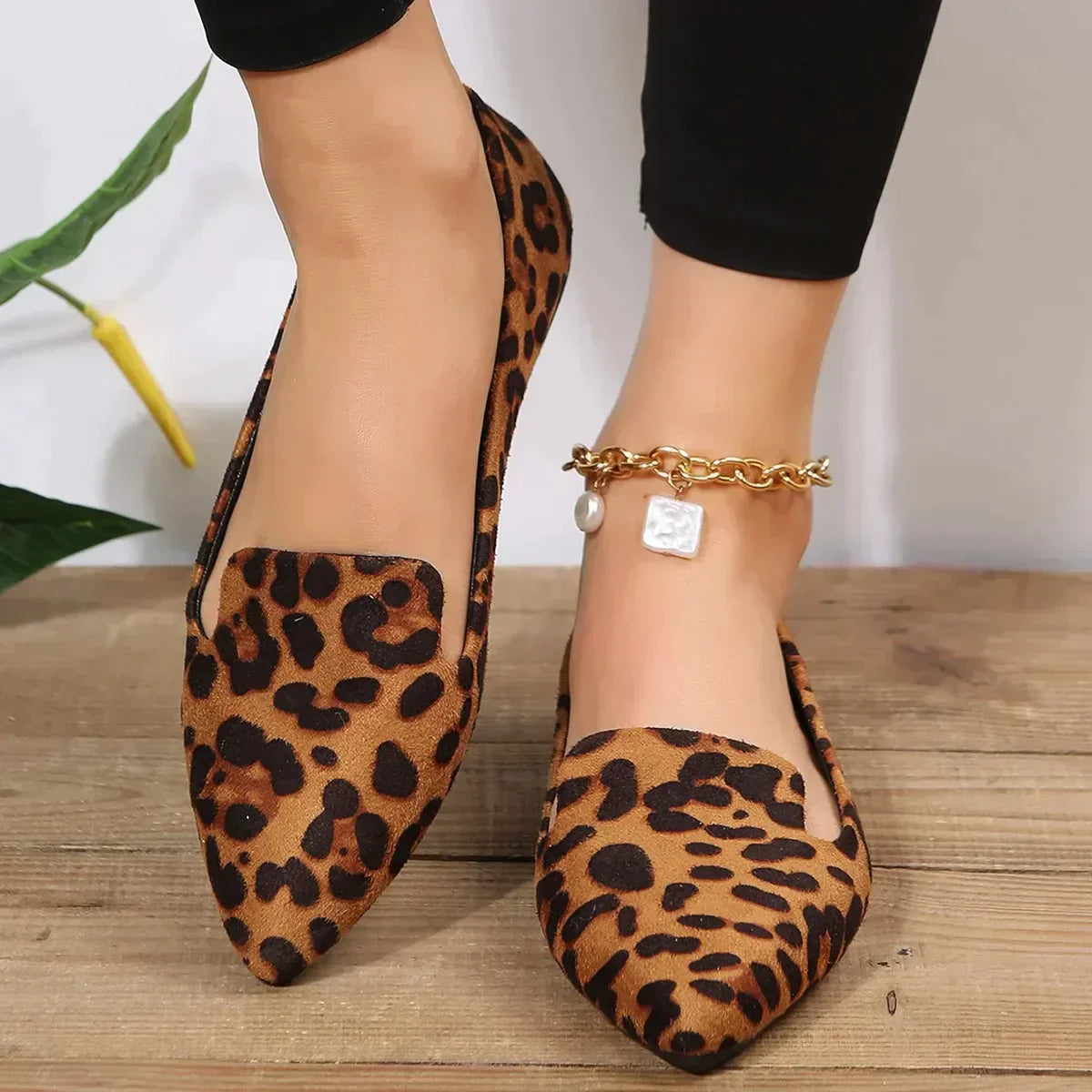 Pointed Toe Leopard Print Shoes