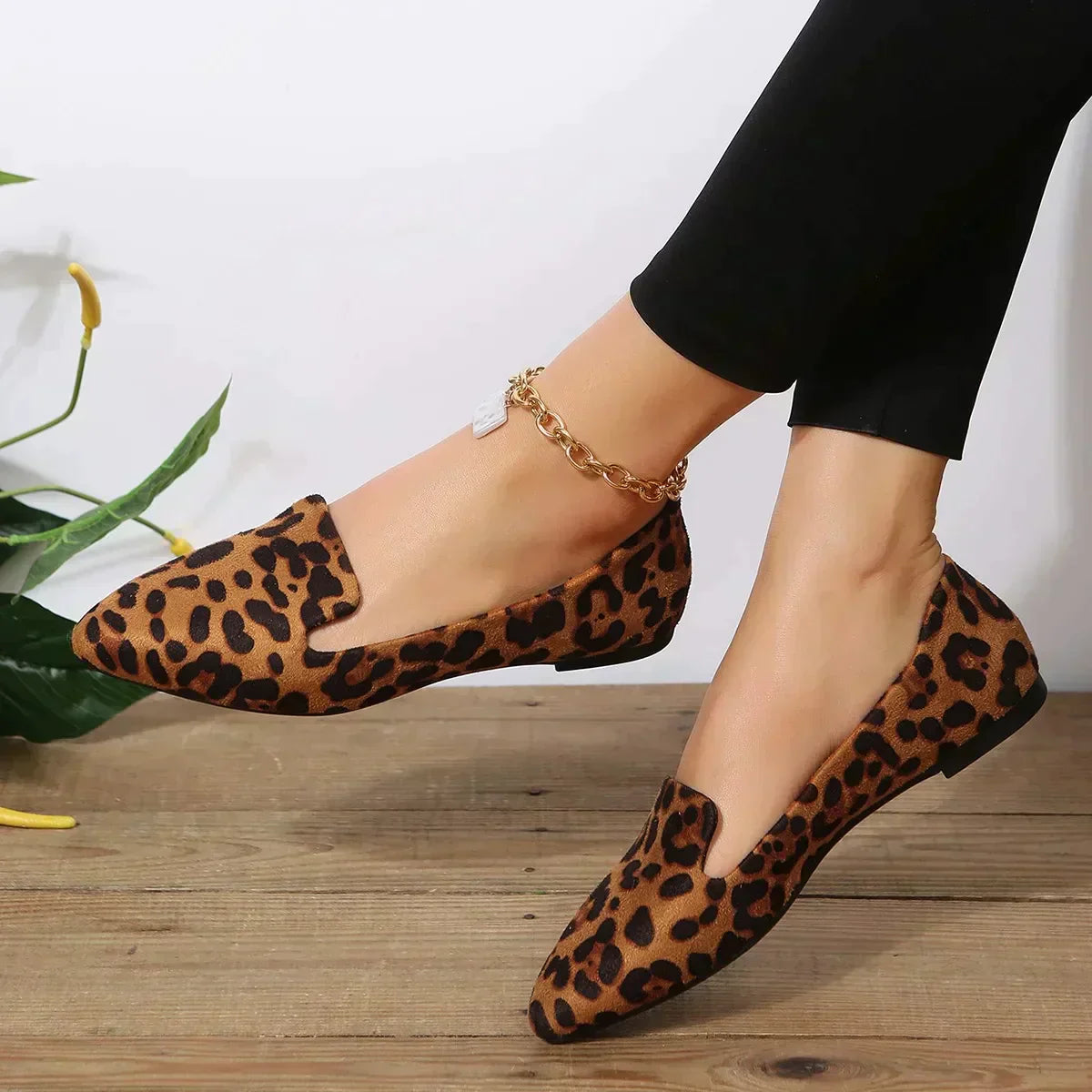 Pointed Toe Leopard Print Shoes