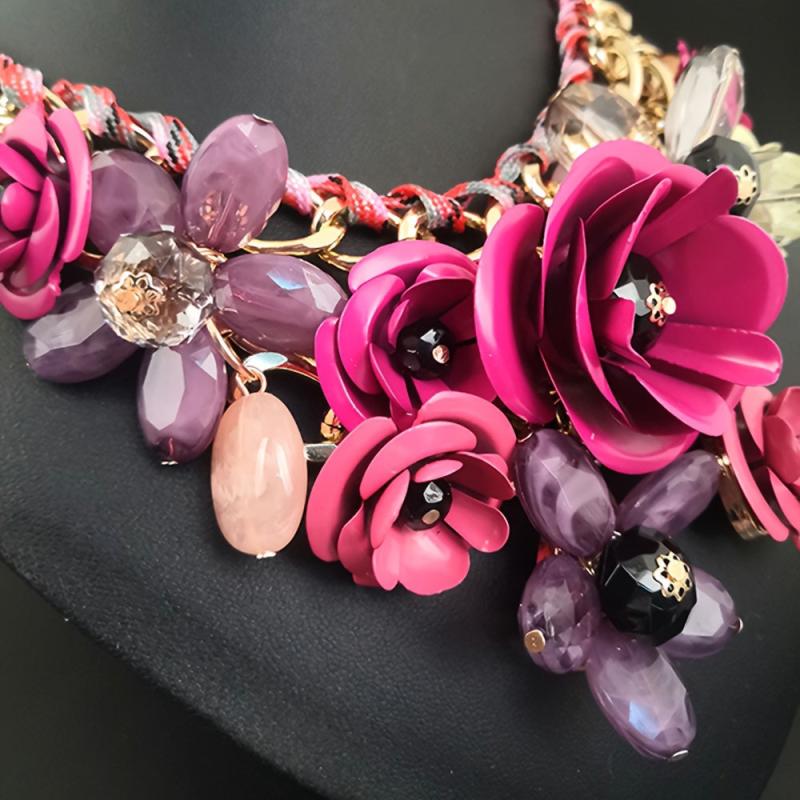 Exaggerated Metal Collarbone Chain Floral Crystal Necklace