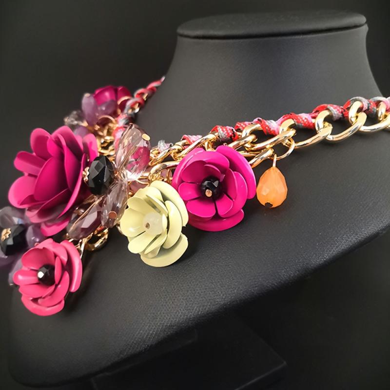 Exaggerated Metal Collarbone Chain Floral Crystal Necklace