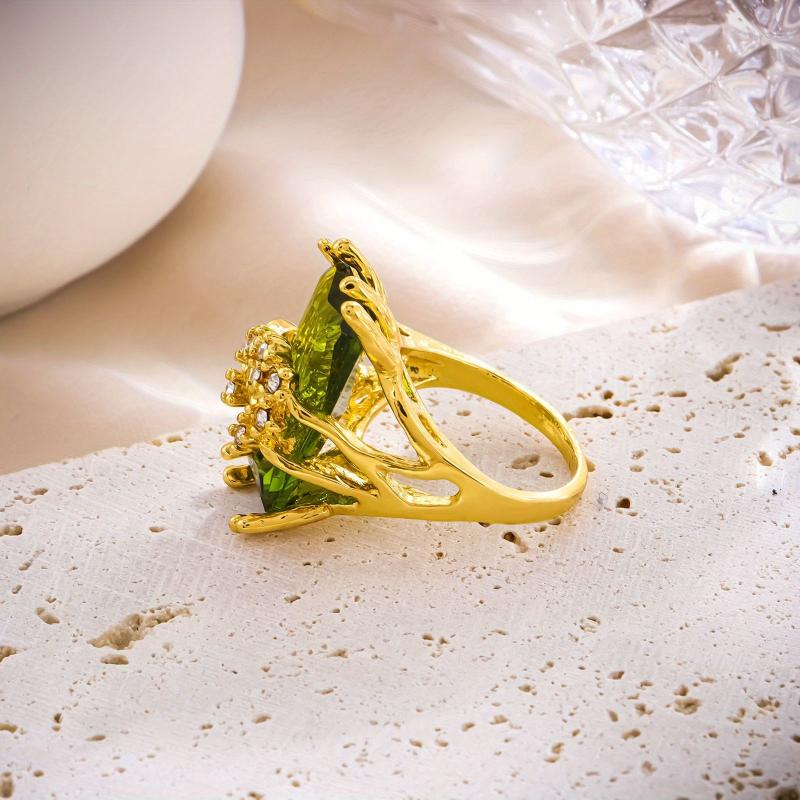 Vintage Roostertail Emerald Green Wide Face Ring with Clear Accents