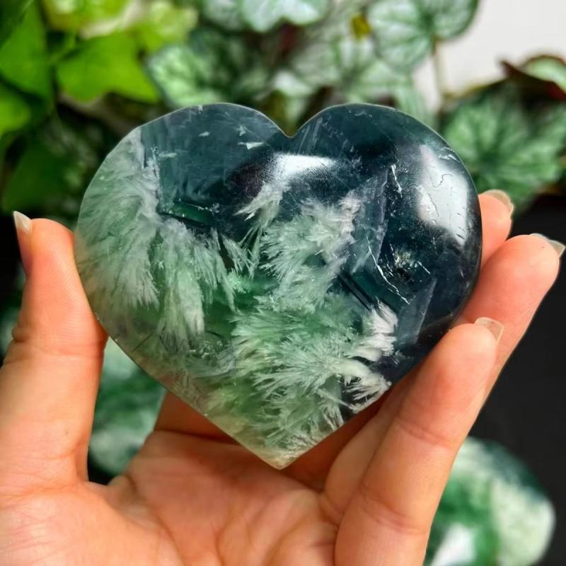 1pc Natural Feather Fluorite Heart Palm Stone Mineral Sample Quartz Crystal Gift