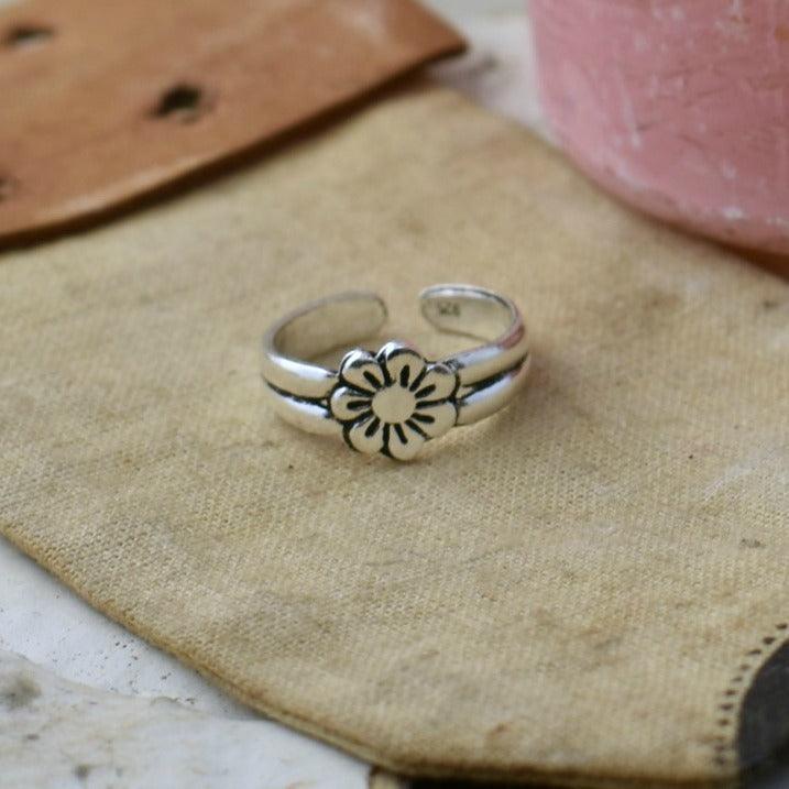 Demi Daisy Toe Ring
