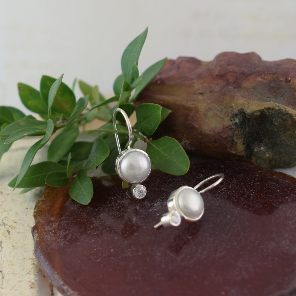 Drop the Hint Earrings