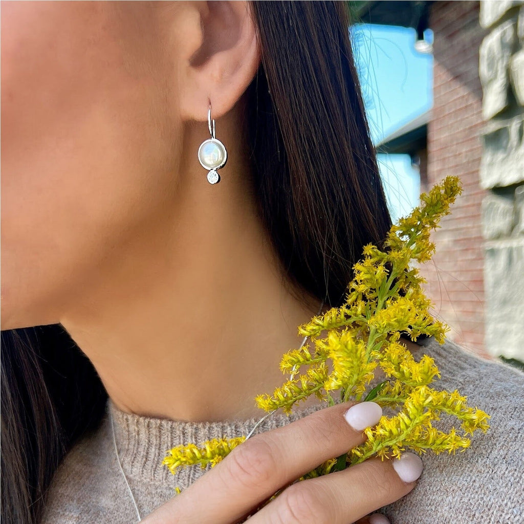 Drop the Hint Earrings