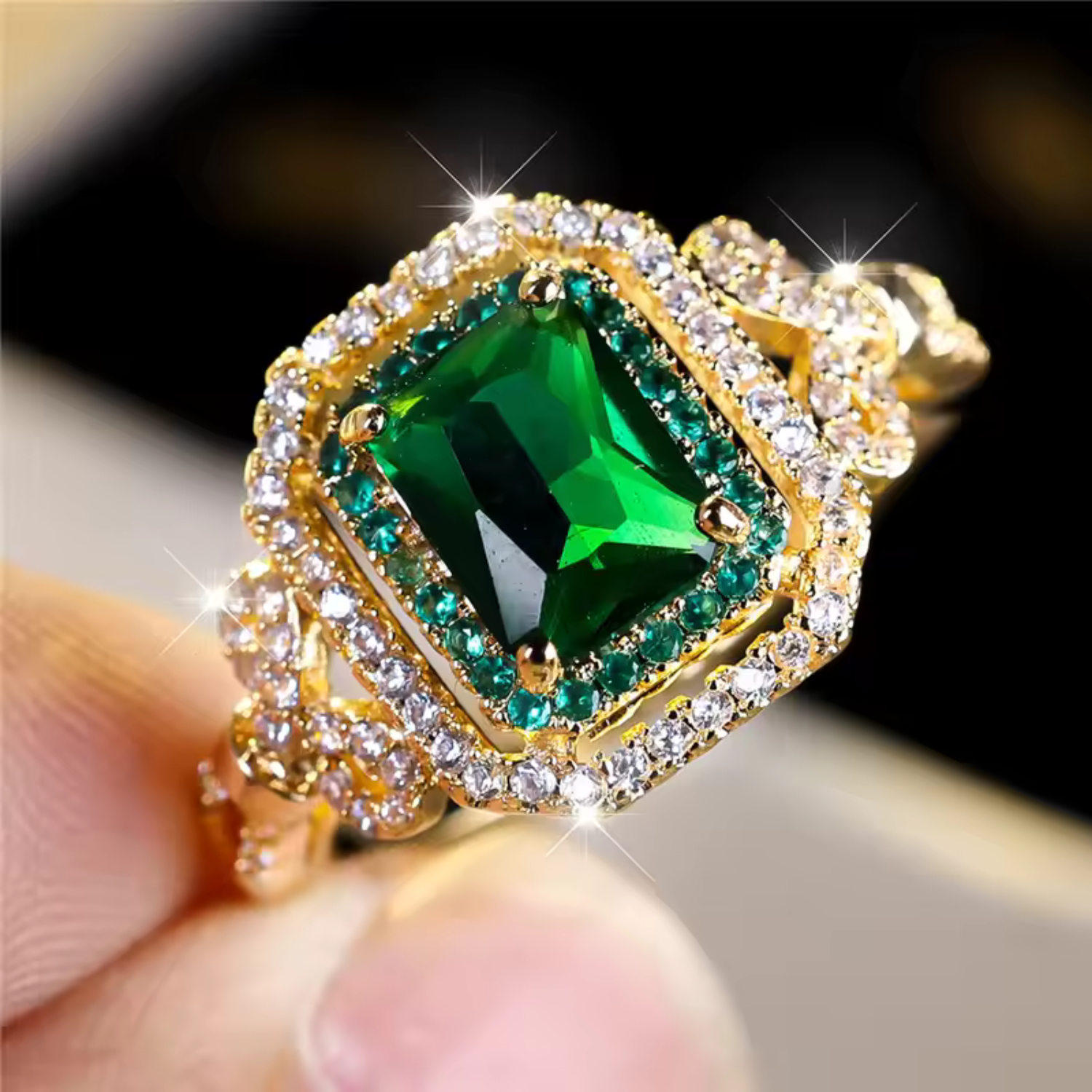 Elowira Emerald Elegance Ring