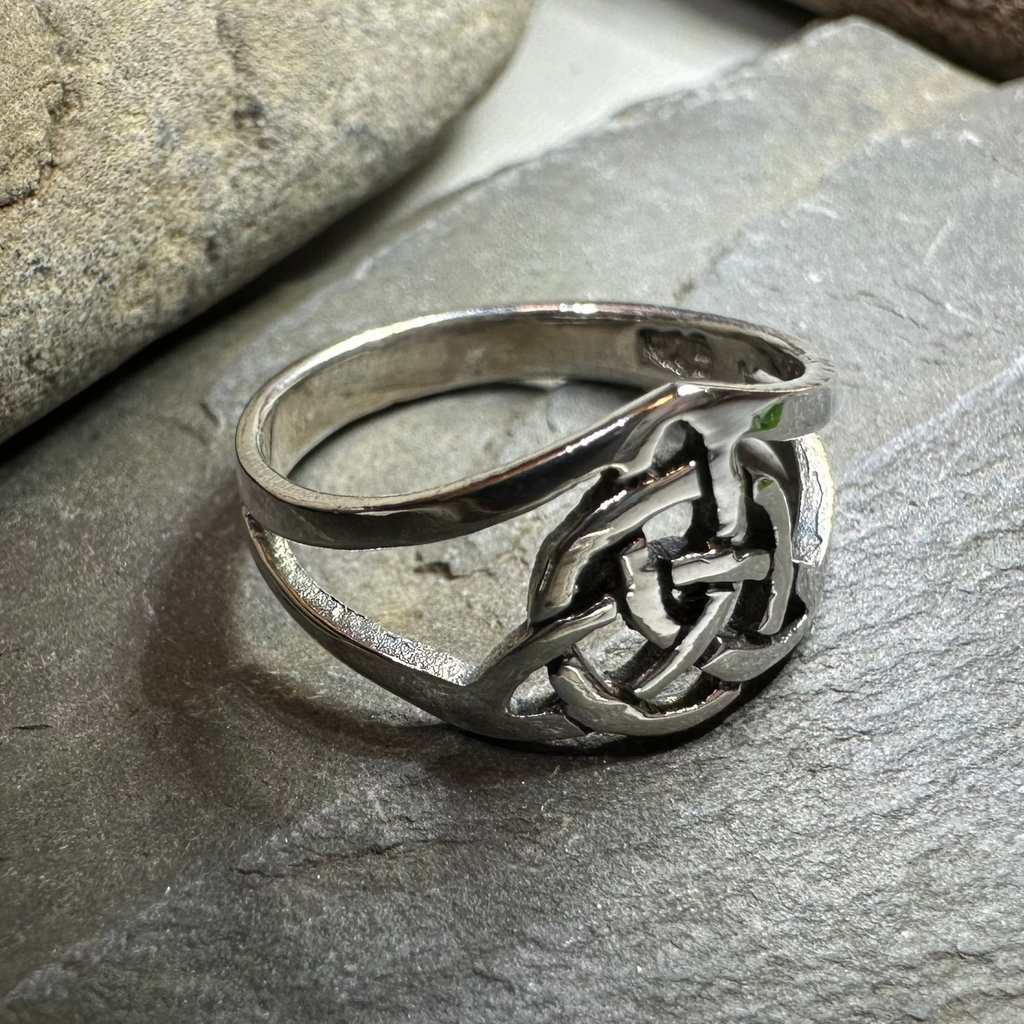Dainty Little Celtic Ring