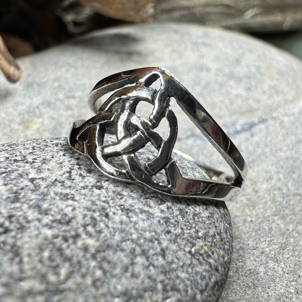 Dainty Little Celtic Ring