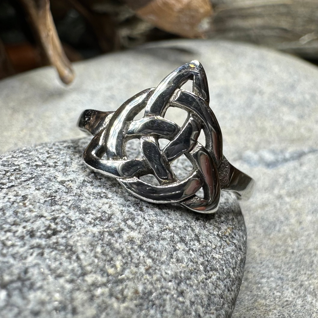 Dainty Little Celtic Knot Ring