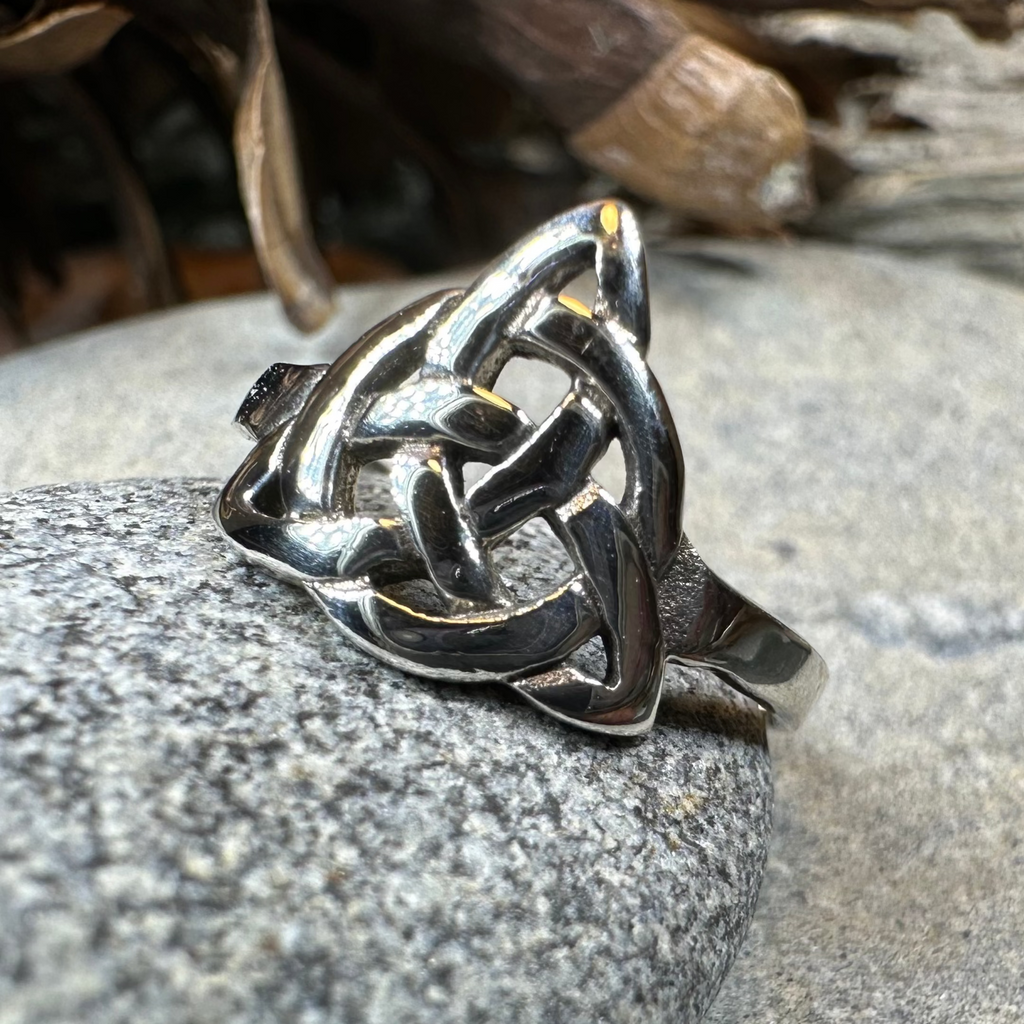Dainty Little Celtic Knot Ring