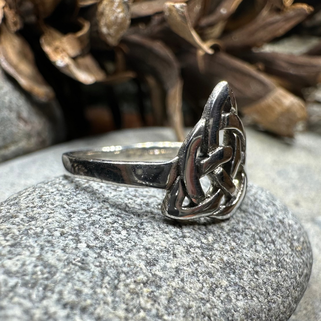 Dainty Little Celtic Knot Ring
