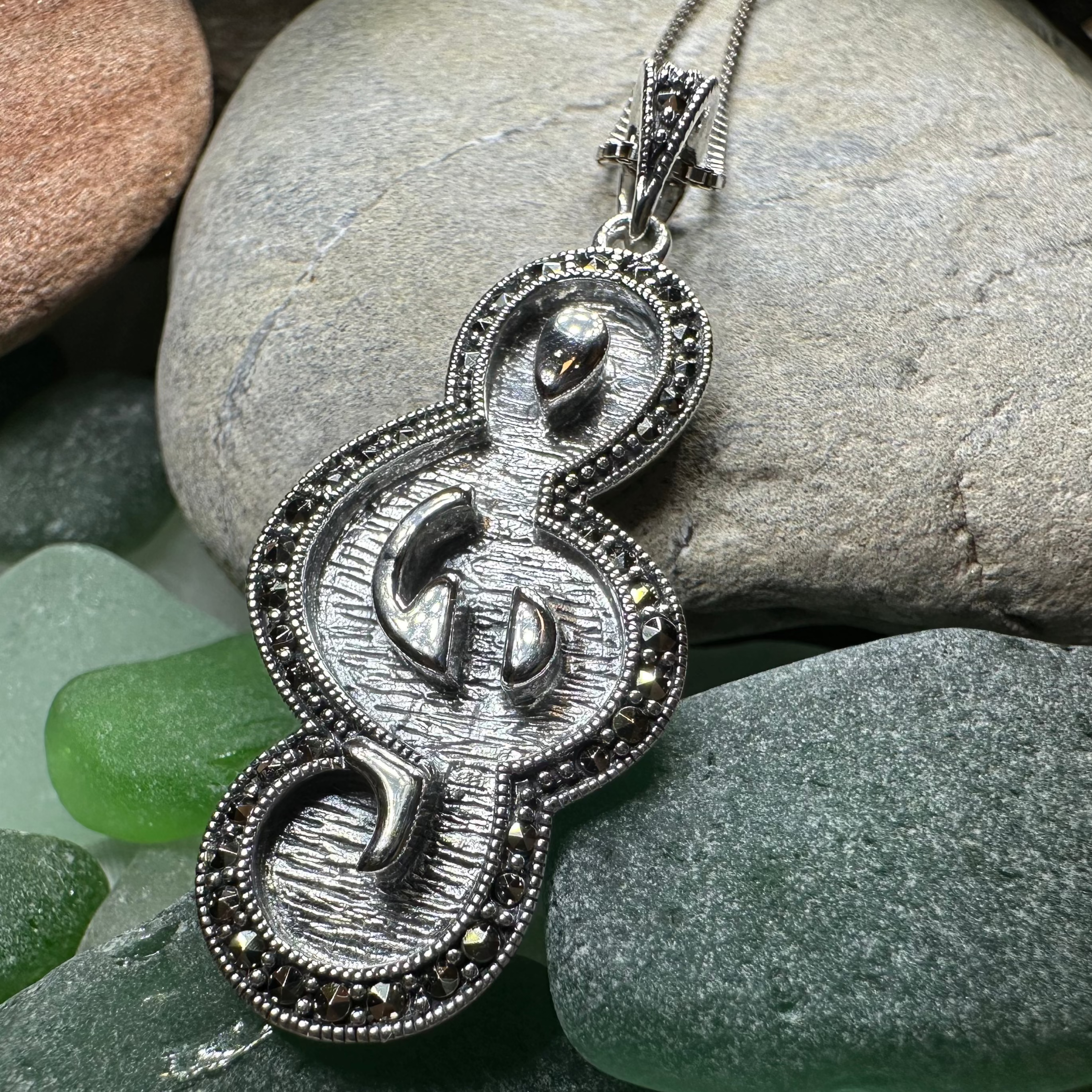 Crescendo Music Note Necklace