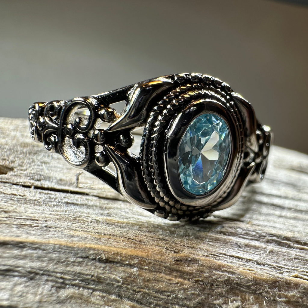 Romantic Celtic Knot Ring