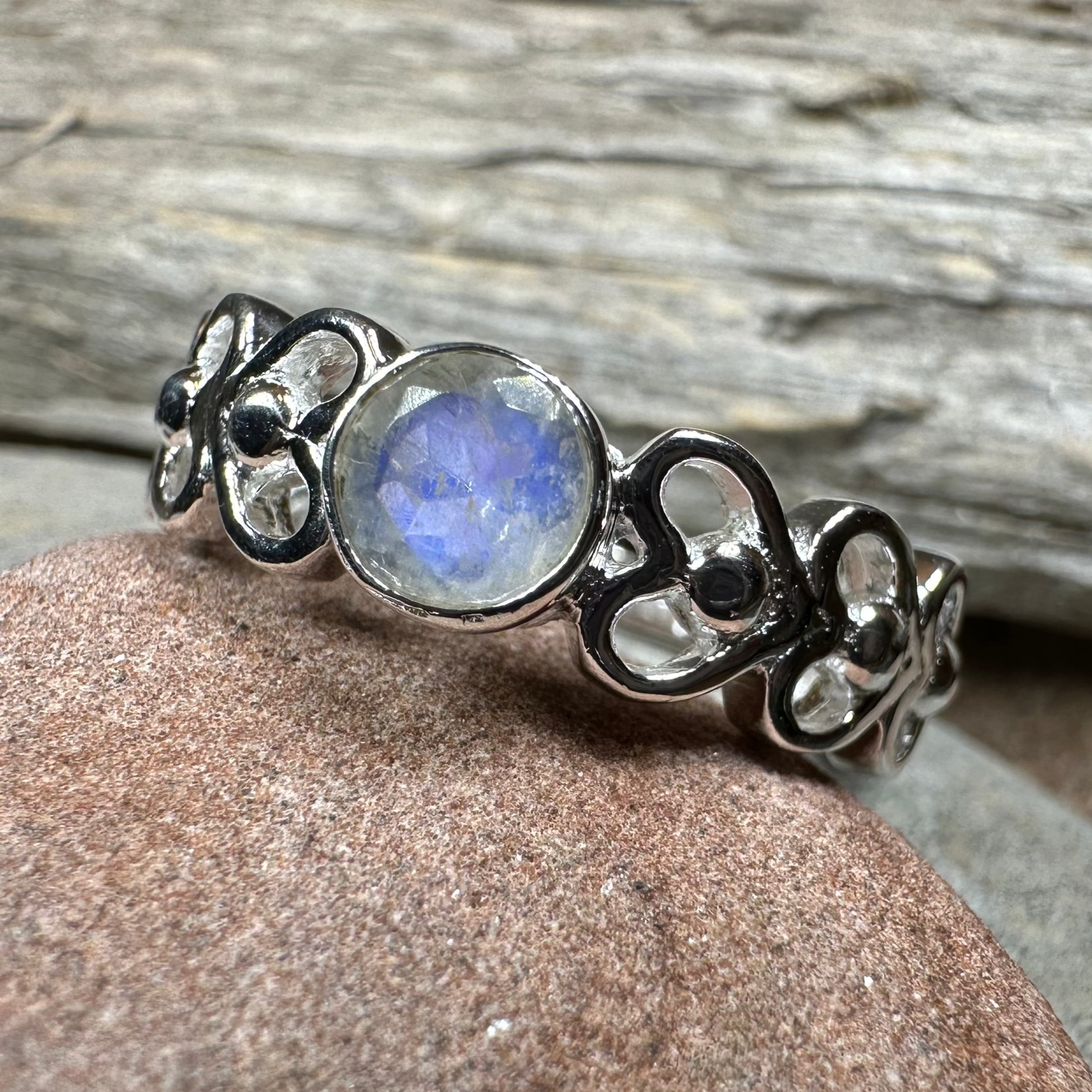 Jarida Celtic Love Knot Ring