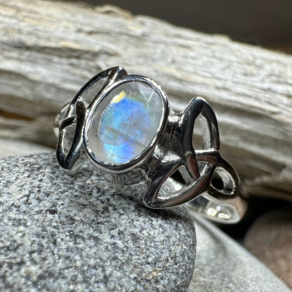 Cordelia Trinity Knot Ring