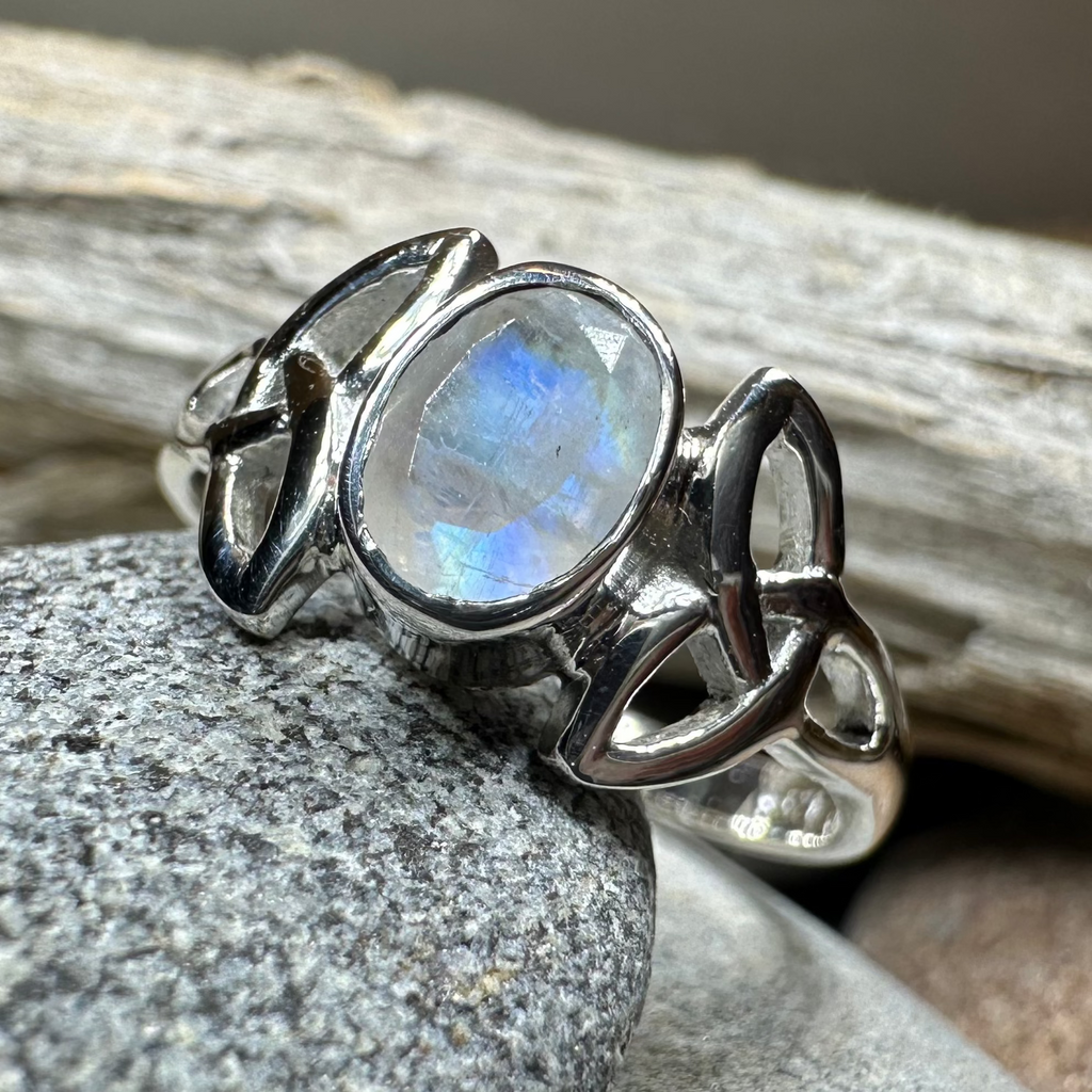 Cordelia Trinity Knot Ring