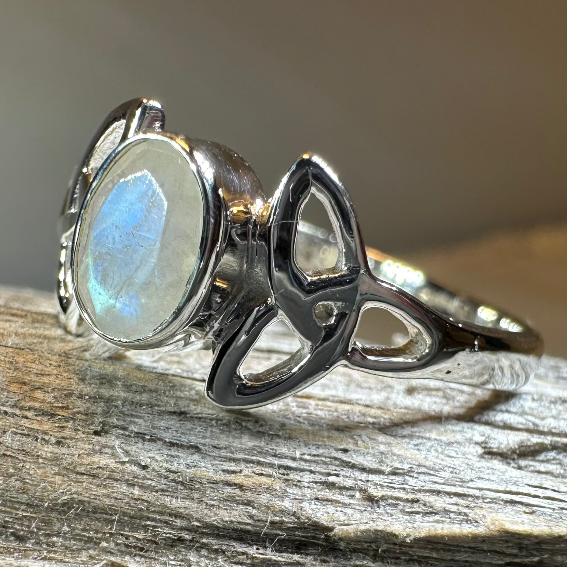 Cordelia Trinity Knot Ring