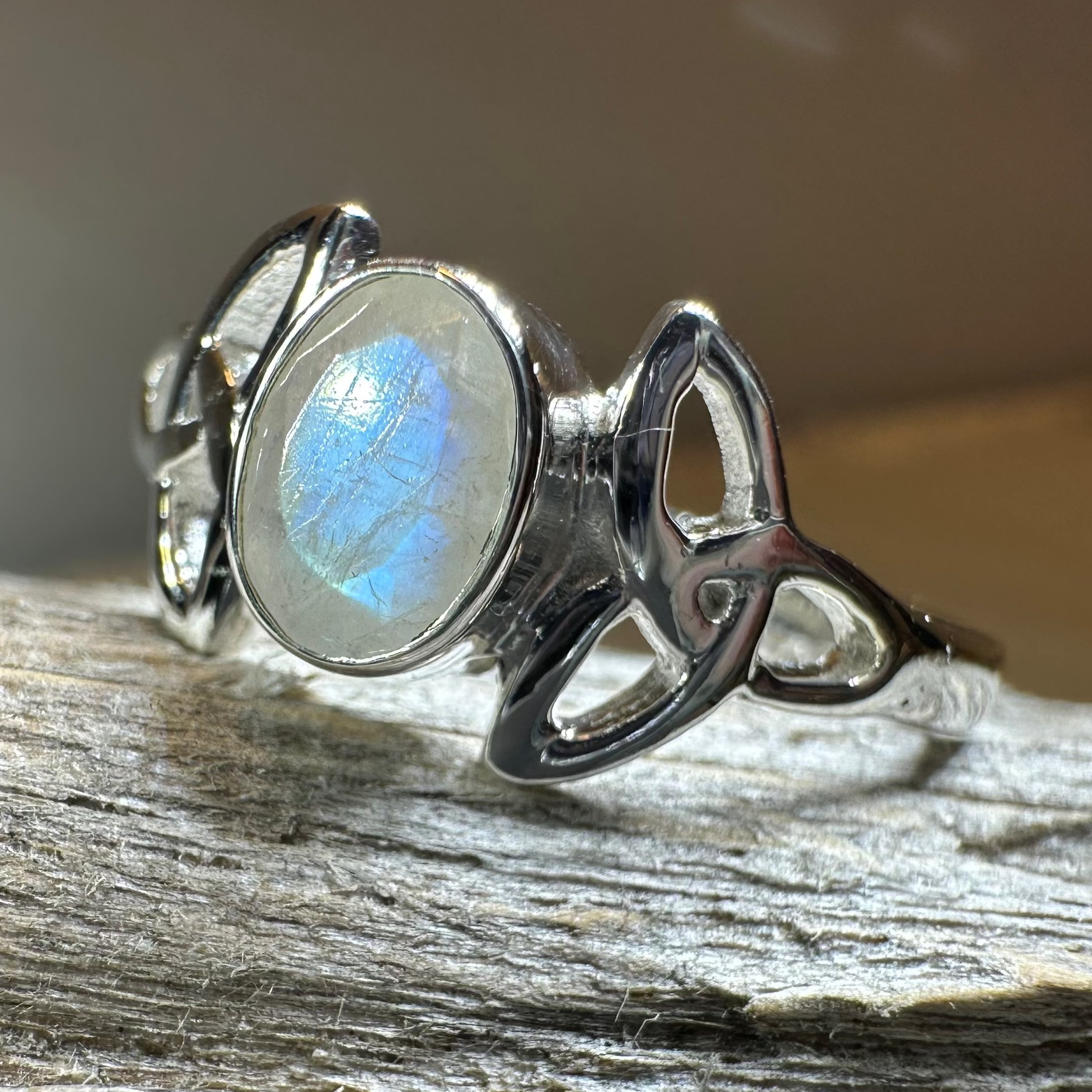 Cordelia Trinity Knot Ring