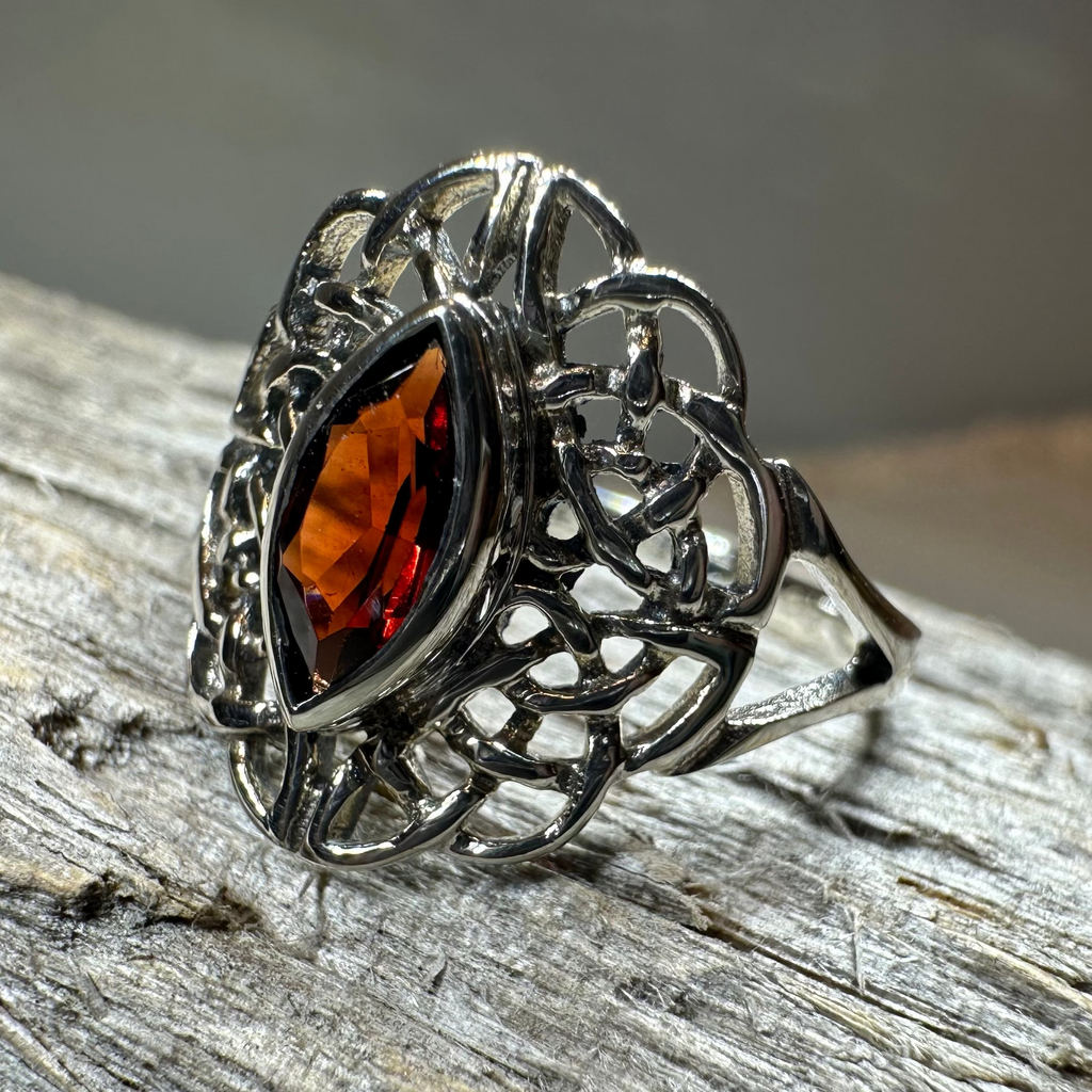 Leanna Celtic Knot Ring