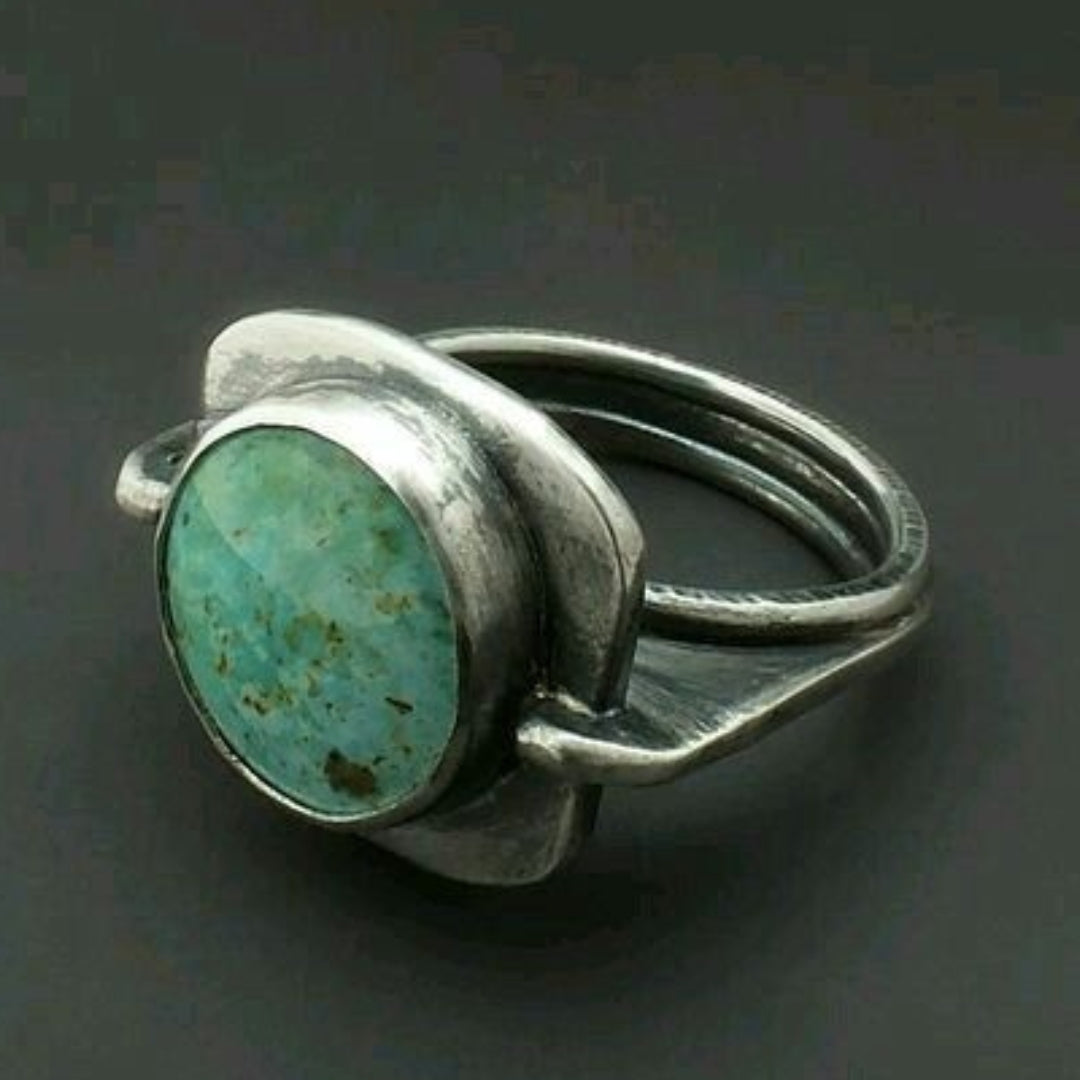 Green Round Stone Silvered Ring