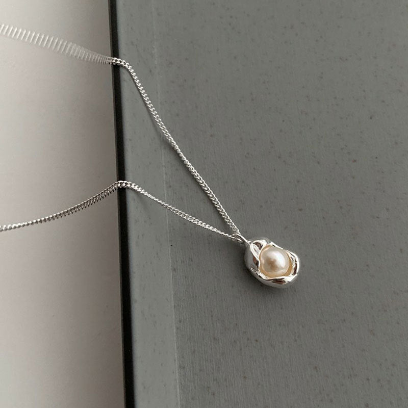 Retro Geometric Pearl Necklace