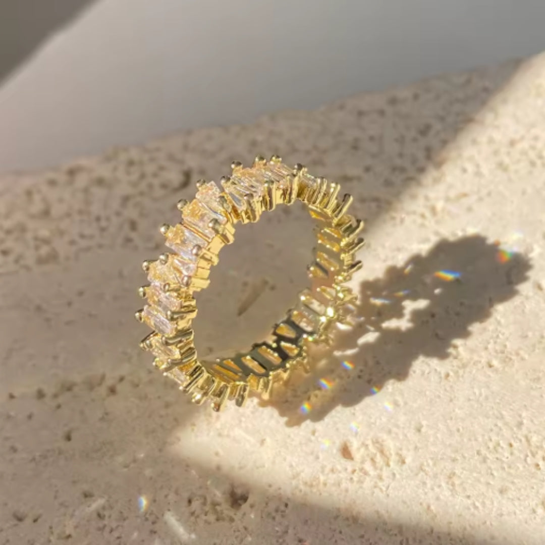 Inlaid Zirconia Bright Gold Ring
