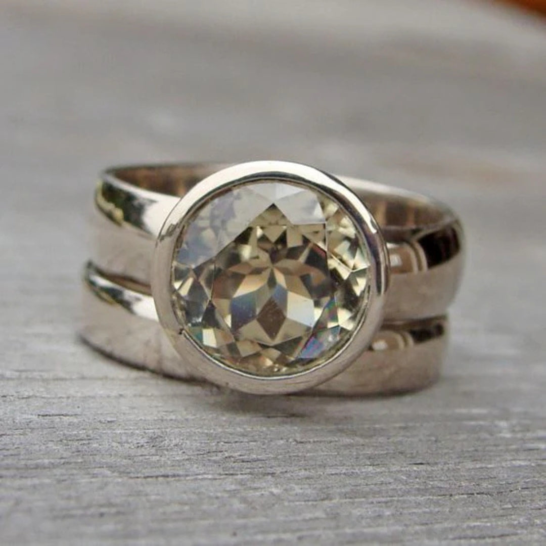 Rounded Glass Exquisite Ring