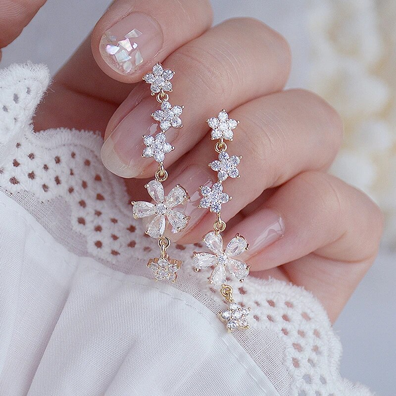 Romantic Earrings with Zirconia in Gold