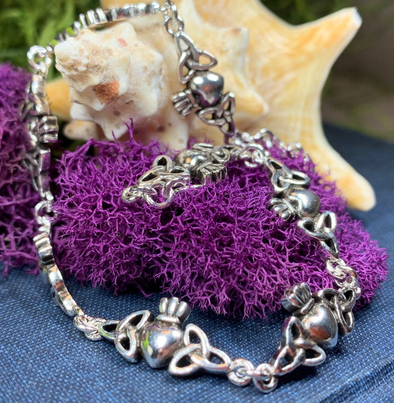 Lavena Celtic Knot Claddagh Bracelet