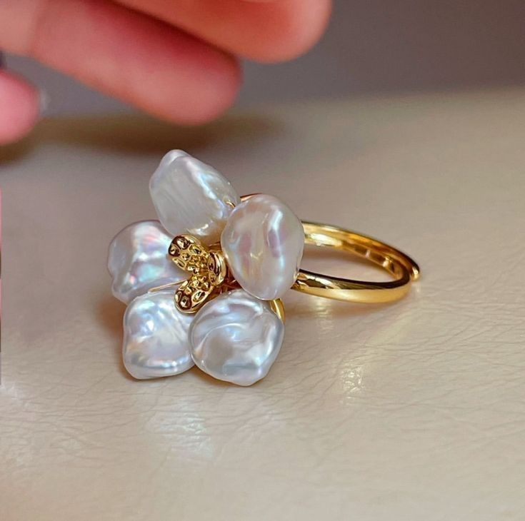 White Flower Pearl Gold Ring