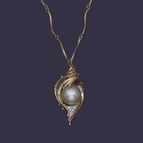 Gold Shell Pearl Zirconia Necklace
