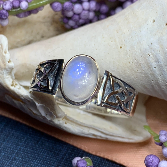 Syra Celtic Knot Ring