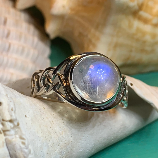 Rhianna Celtic Knot Ring