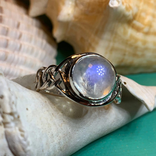 Rhianna Celtic Knot Ring