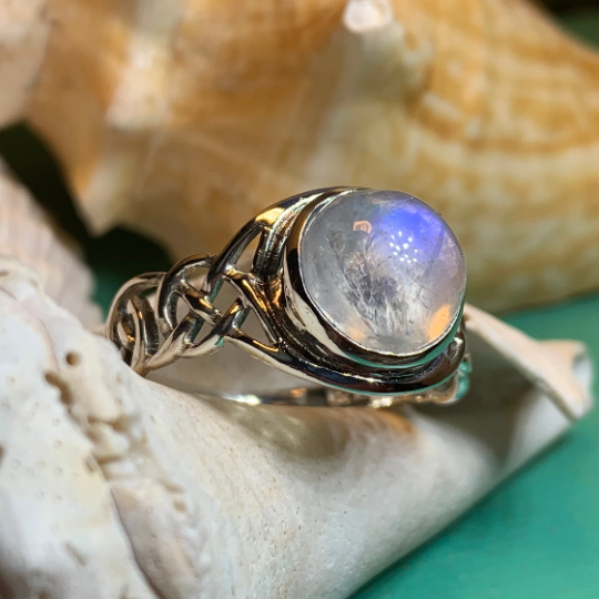 Rhianna Celtic Knot Ring