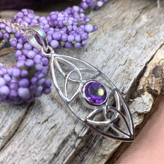 Dolce Trinity Knot Necklace