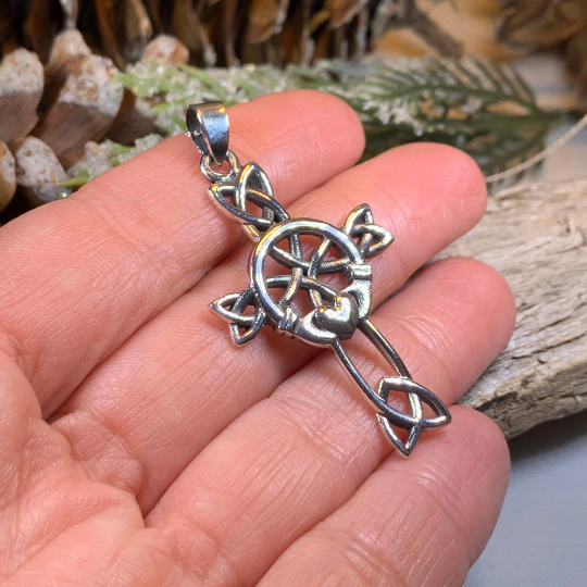 Mo Ghrá Claddagh Celtic Cross