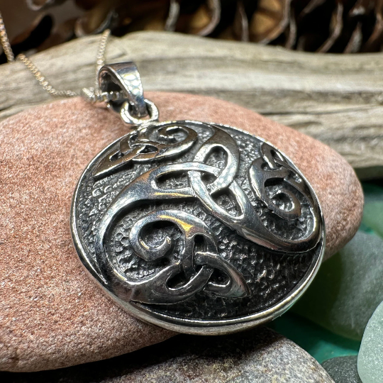 Mochán Celtic Knot Necklace
