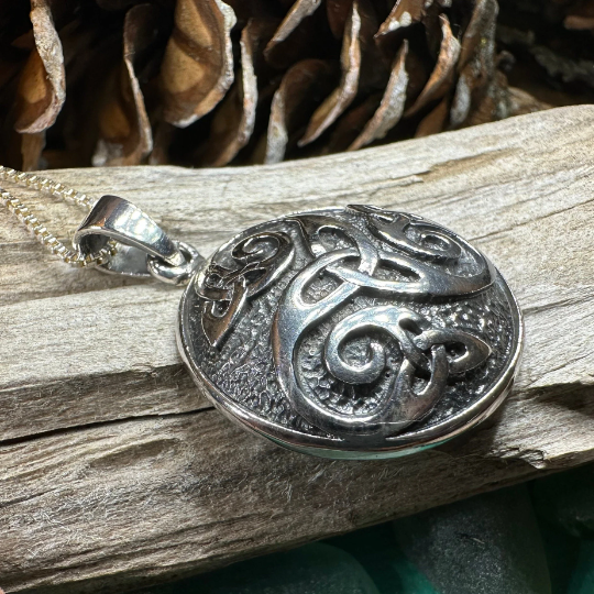 Mochán Celtic Knot Necklace
